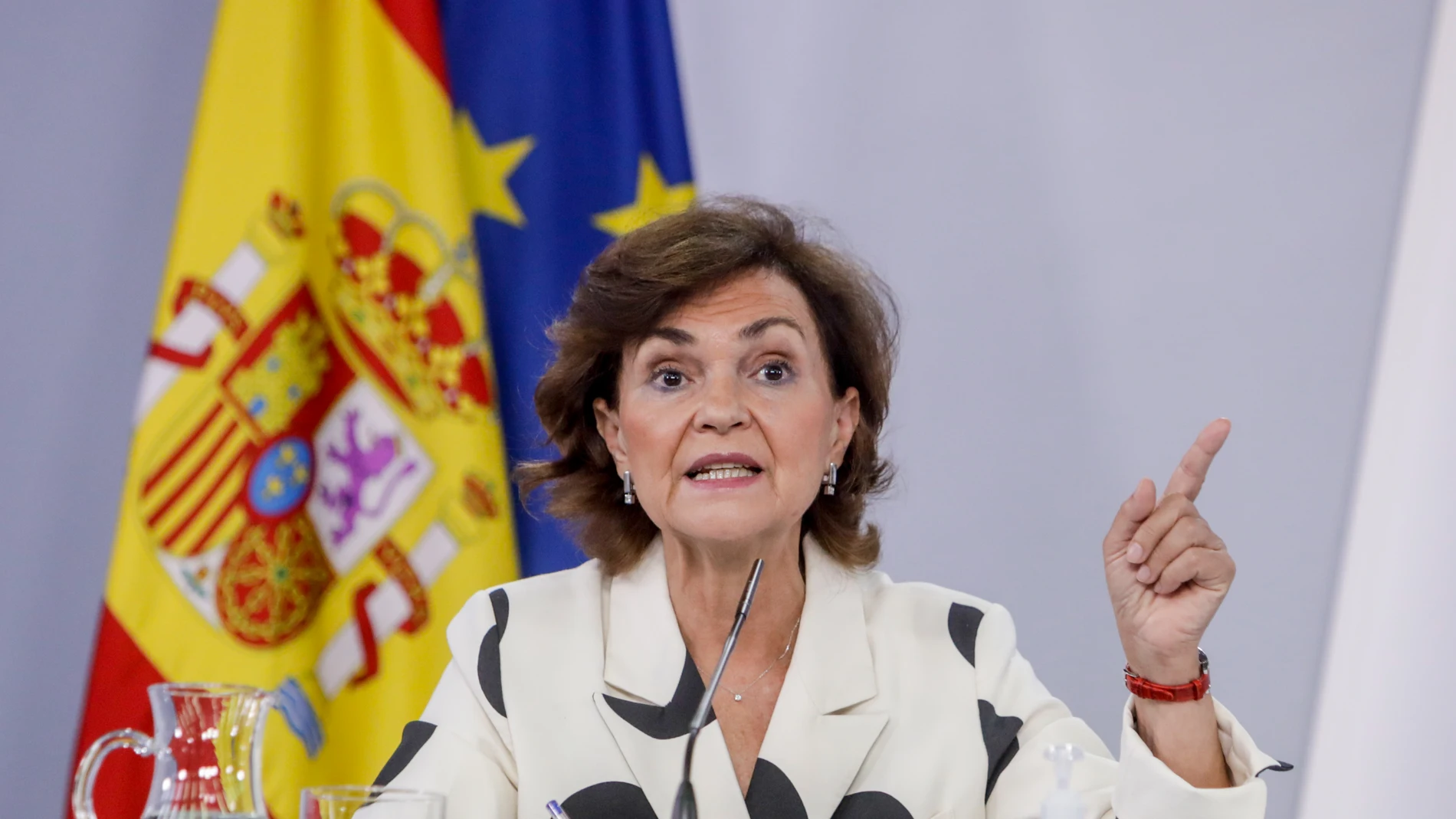La vicepresidenta primera del Gobierno, Carmen Calvo, durante su comparecencia en rueda de prensa posterior al Consejo de Ministros celebrado en Moncloa, en Madrid