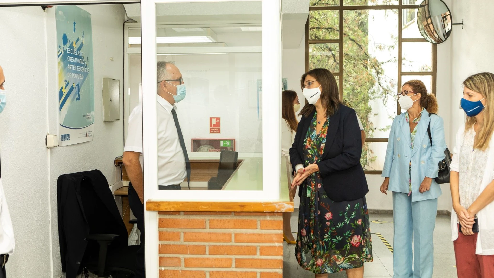 La alcaldesa de Pozuelo, Susana Pérez Quislant,visita el colegio público Infanta Elena