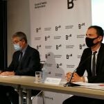 El presidente del Gremi d'Hotels de Barcelona, Jordi Mestre, y su director general, Manel Casals, en rueda de prensa. EUROPA PRESS