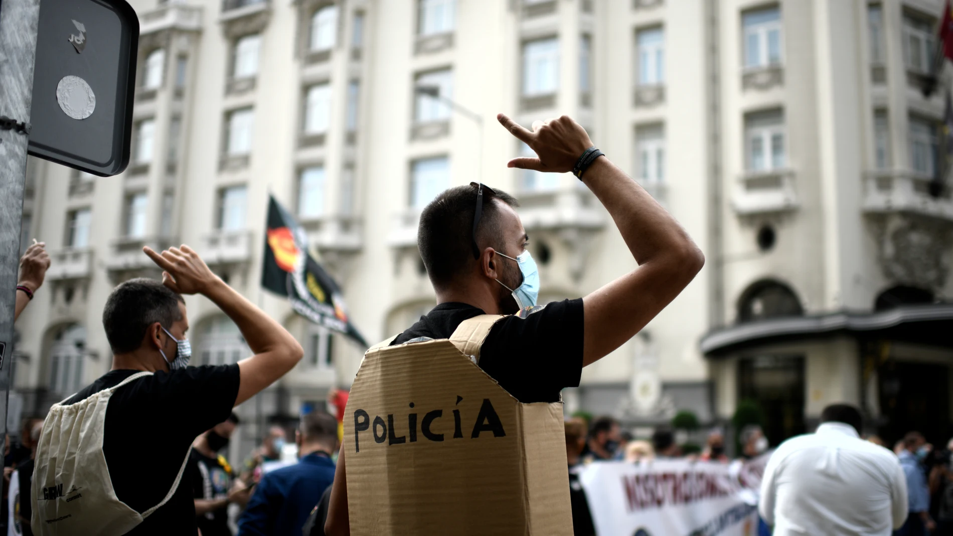 Varios participantes durante una protesta policial