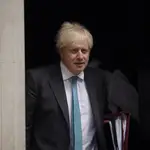 El primer ministro británico, Boris Johnson, en la puerta de Downing Street