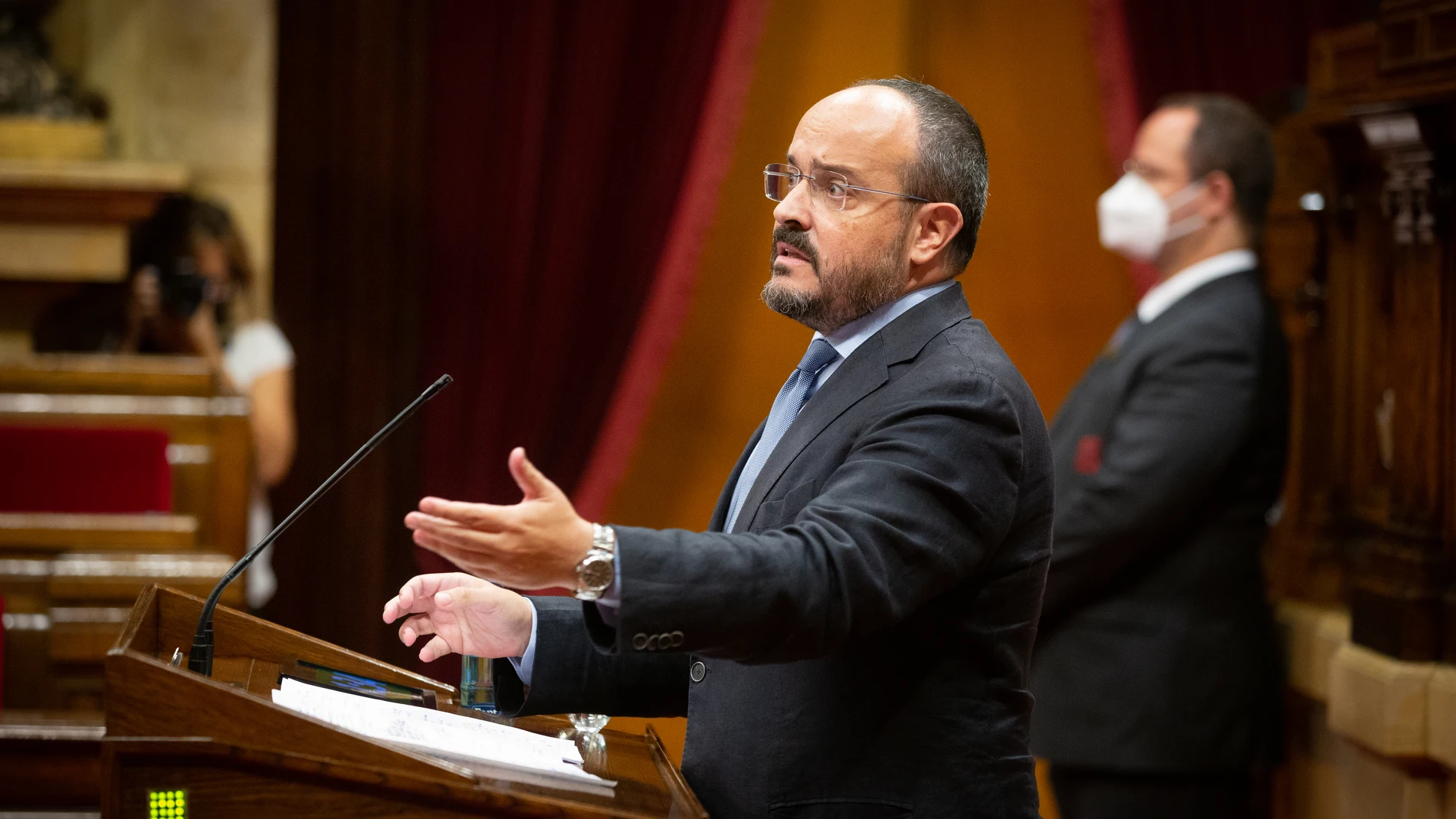 El líder del PP catalán, Alejandro Fernández, en un pleno en el Parlament