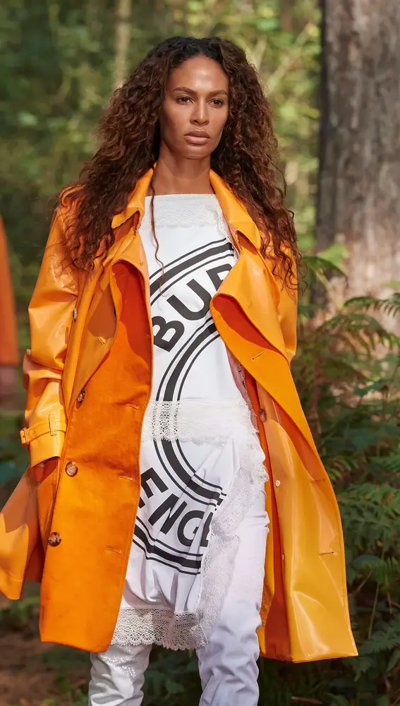 A model presents a creation from the Burberry Spring/Summer 2021 Collection during the London Fashion Week, amid the coronavirus disease (COVID-19) outbreak, in an undisclosed location, Britain, September 17, 2020. Burberry/Matteo Gebbia/Handout via REUTERS ATTENTION EDITORS - THIS IMAGE HAS BEEN SUPPLIED BY A THIRD PARTY. MANDATORY CREDIT. NO RESALES. NO ARCHIVES. NO NEW USES AFTER DECEMBER 31, 2020.