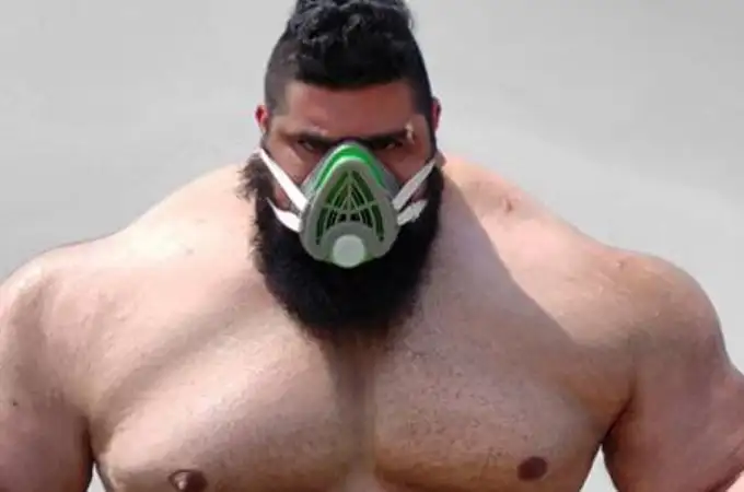 El “Hulk iraní” anuncia su primera pelea en la categoría de boxeo más sangrienta del mundo
