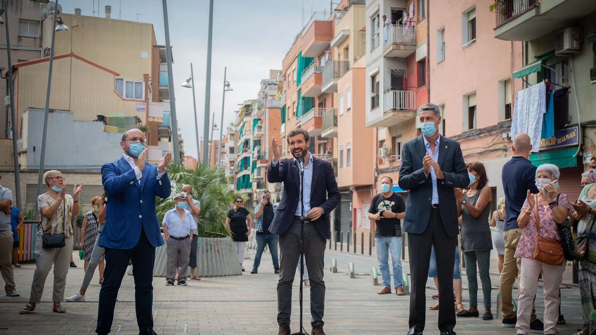 El presidente del PP catalán, Alejandro Fernández, el presidente del Partido Popular, Pablo Casado, y el alcalde de Badalona (Barcelona), Xavier García Albiol en una visita a Badalona el 17 de septiembre de 2020.