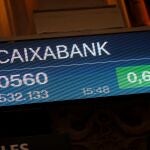 Las acciones de CaixaBank y Bankia cerraron ayer con las mayores subidas entre los bancos del Ibex 35