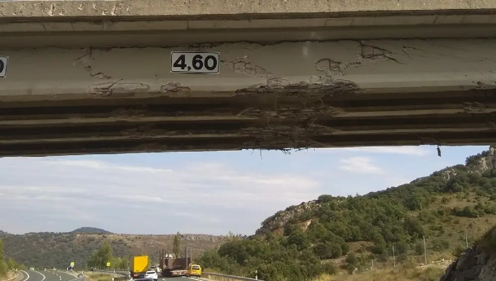 Corte de la A-1 en Pancorbo (Burgos) tras la colisión de un transporte especial con un puente.DELEGACIÓN DEL GOBIERNO DE CYL17/09/2020