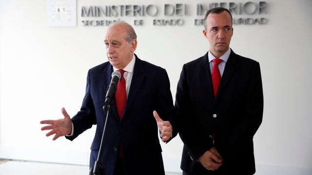 Fernández Díaz, en su etapa como ministro del Interior junto a su entonces "número dos", Francisco Martínez