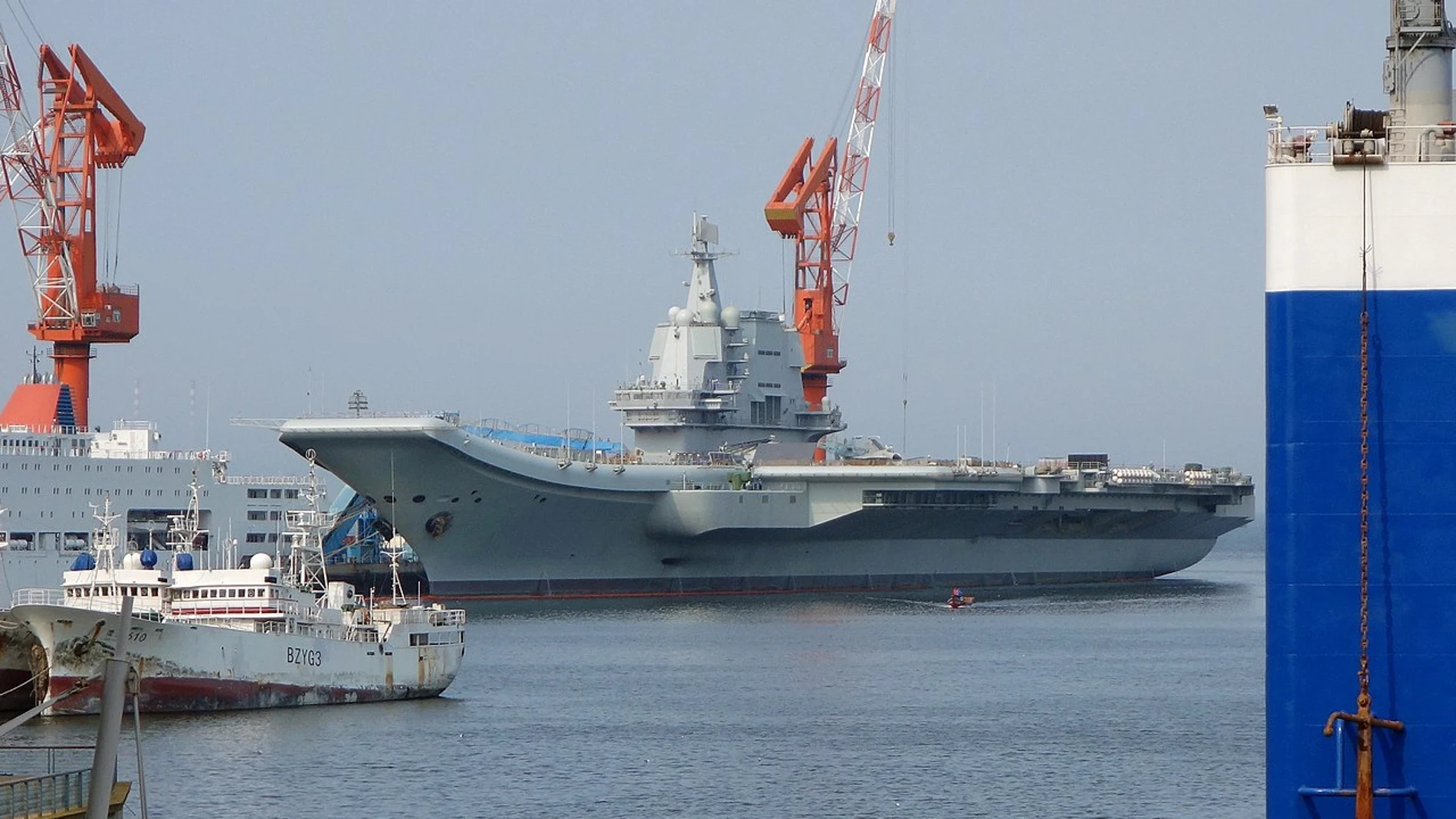 El portaaviones chino Shandong, el primero construido por el régimen comunista y el segundo en su flota
