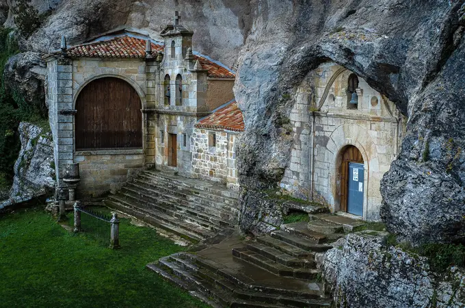 El espectacular complejo kárstico compuesto por más de 100 kilómetros de cuevas y una ermita excavada en la roca