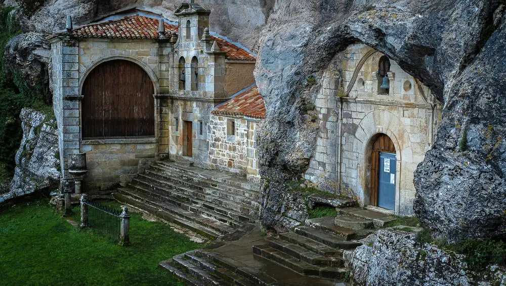 Cueva-Ermita de San Bernabé, la imagen más representativa de Ojo Guareña
