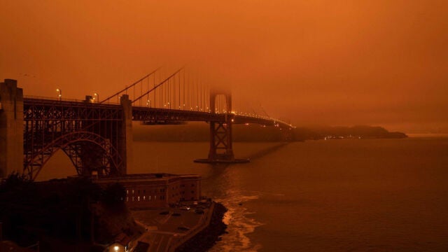 Los incendios de California se han convertido en tema de agrio debate entre los demócratas y el presidente Trump, que niega cualquier vinculación de los hechos con el cambio climático