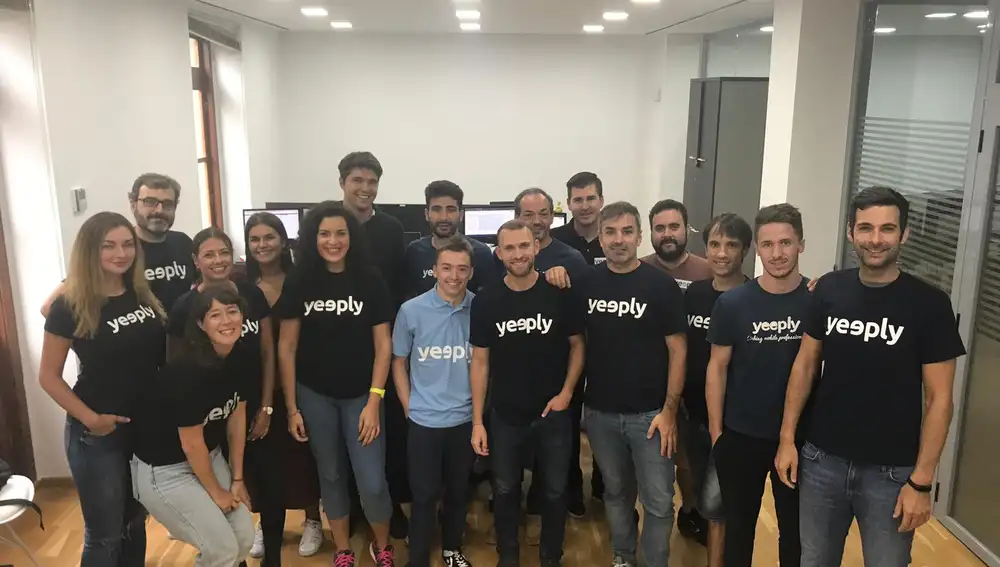 Yeeply, una empresa dedicada a ayudar a otras empresas en su transformación digital.