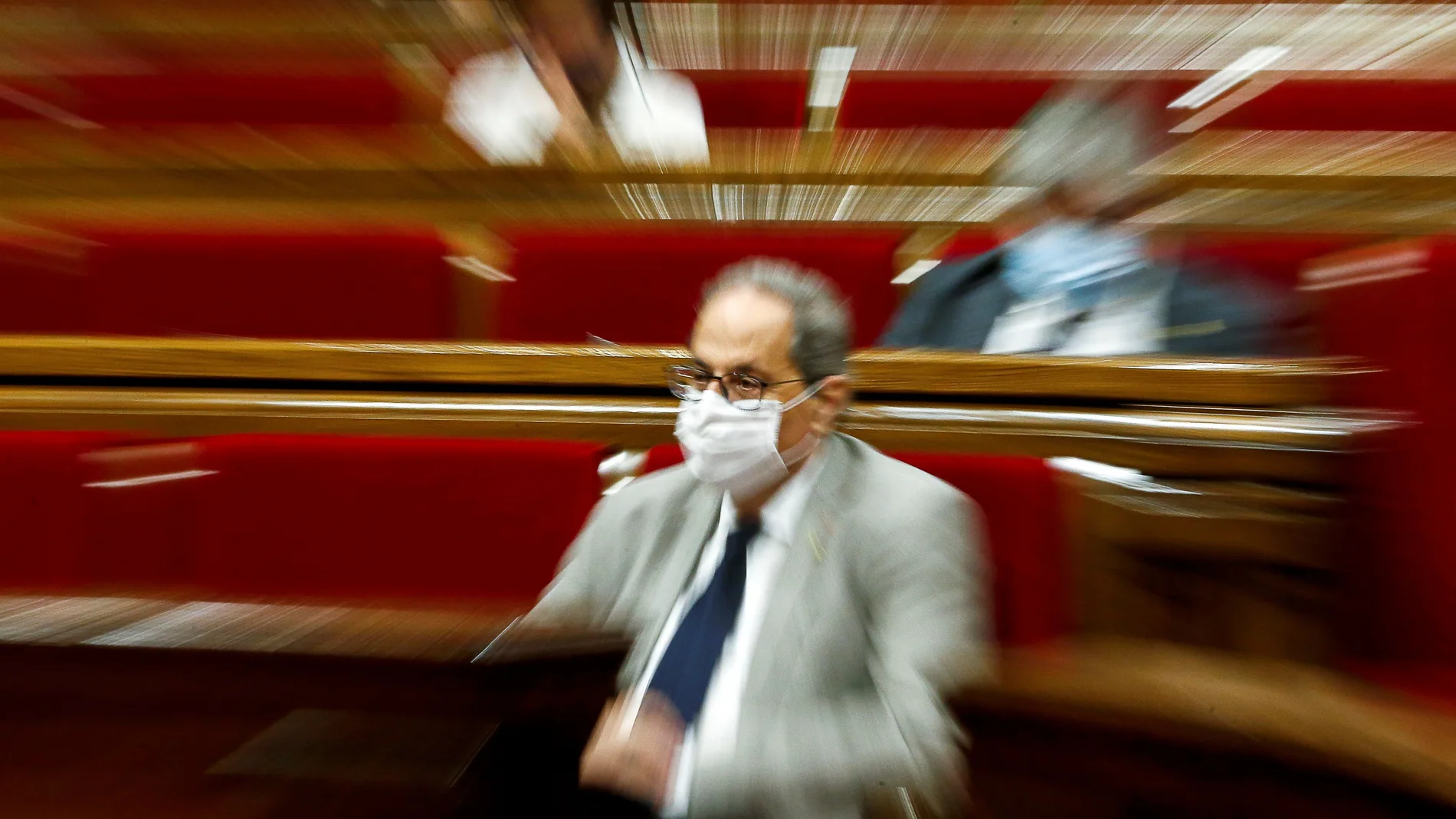 El expresidente de la Generalitat Quim Torra sentado en su escaños en el Parlament.