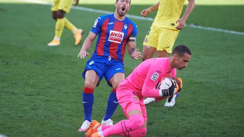 Sergi Enrich con el Eibar.