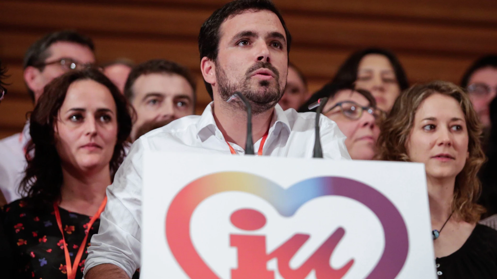Alberto Garzón, coordinador de Izquierda Unida con Marina Albiol y otros miembros del Consejo Político de IU