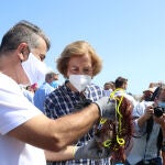 La Reina Doña Sofía (c) participa en la campaña '1m2 por las playas y los mares' del proyecto Libera con motivo del Día Internacional de la Limpieza de las Playas. En Rincón de la Victoria (Málaga, Andalucía, España), a 19 de septiembre de 2020.19 SEPTIEMBRE 2020Álex Zea / Europa Press19/09/2020