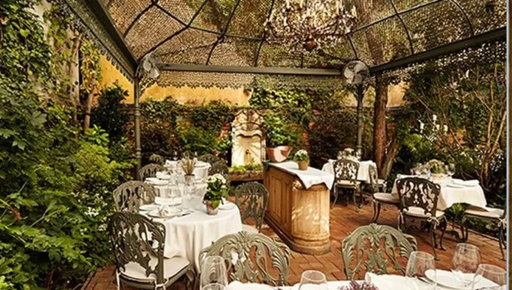 La romántica terraza del restaurante Numa Pompilio de Velazquez