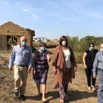 La presidenta de la Diputación de Palencia, Ángeles Armisén, visita Requena de Campos (Palencia). Junto a ella, la alcaldesa, Socorro Ortega; el diputado del área de Acción Territorial, Urbano Alonso; y de zona, Javier Villafruela