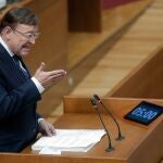 El presidente de la Generalitat, Ximo Puig, durante su intervención en el debate de política general en Les Corts, con una primera jornada que incluye los discursos tanto del presidente, como de los portavoces de los grupos parlamentarios, y que está marcado por la pandemia de coronavirus