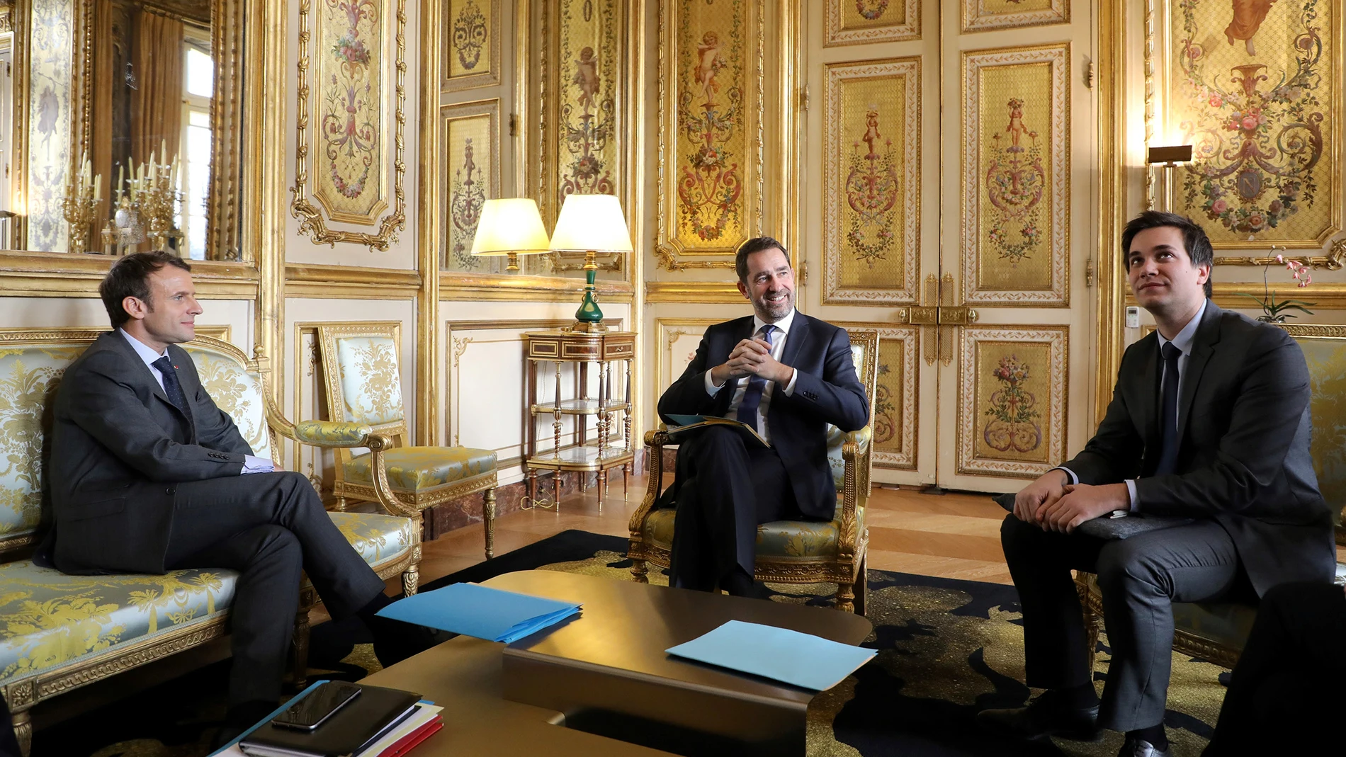 El presidente francés Emmanuel Macron en un reunión en el Palacio del Eliseo con Pierre Person.