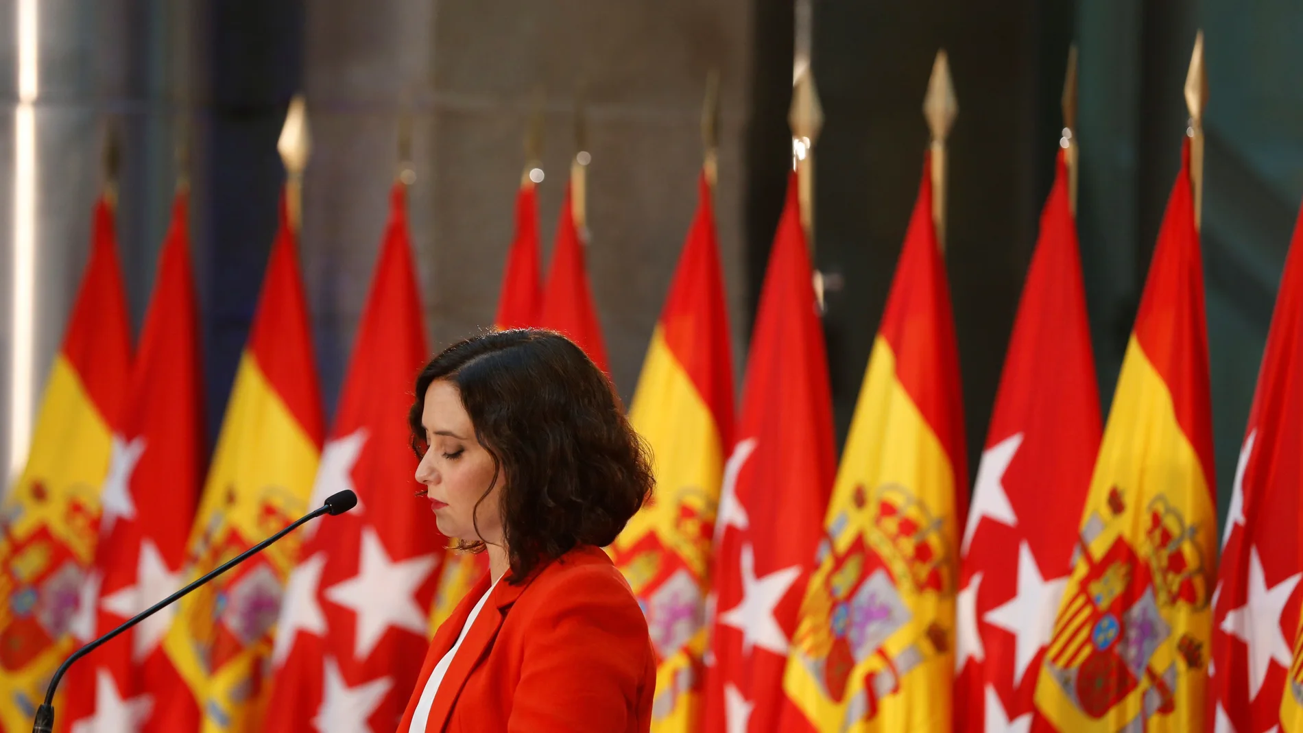 La presidenta de la Comunidad de Madrid, Isabel Díaz Ayuso, hace una declaración durante la rueda de prensa celebrada junto al jefe del Gobierno, Pedro Sánchez.