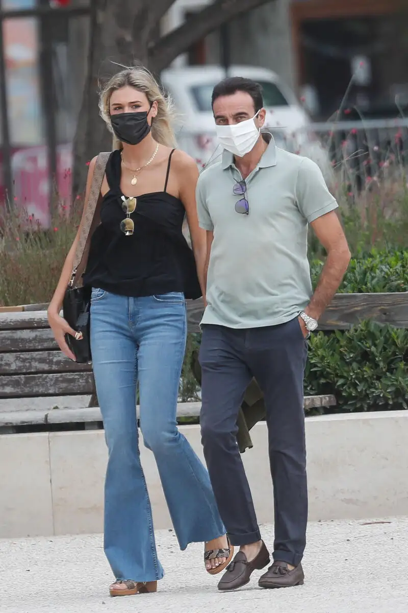 Enrique Ponce y Ana Soria por las calles de Nimes 19/09/2020