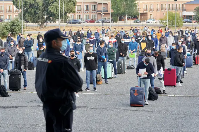 Oposiciones a Policía y Guardia Civil 2022: Cómo superar la entrevista personal