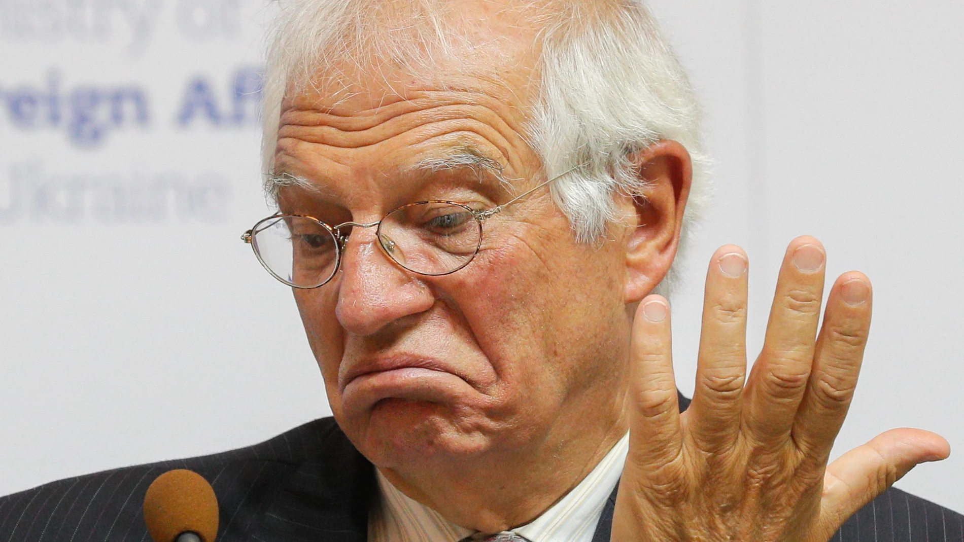 Kiev (Ukraine), 22/09/2020.- European High Representative of the Union for Foreign Affairs Josep Borrell reacts during joint press conference with Ukrainian Foreign Minister Dmytro Kuleba (not pictured) in Kiev, Ukraine, 22 September 2020. Josep Borrell is on a one-day official visit to Ukraine. (Ucrania) EFE/EPA/SERGEY DOLZHENKO