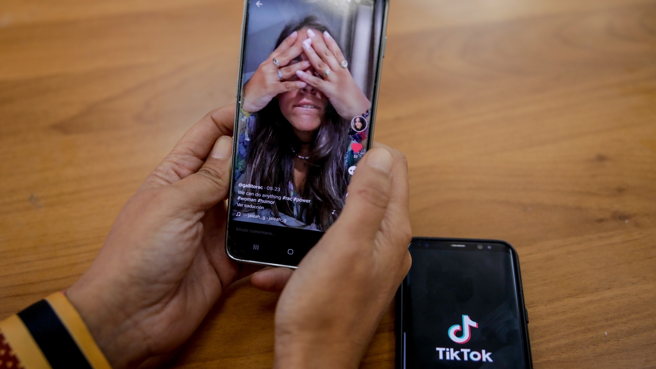 YouTube azul y YouTube naranja así entran los menores a contenido pornográfico a través de TikTok