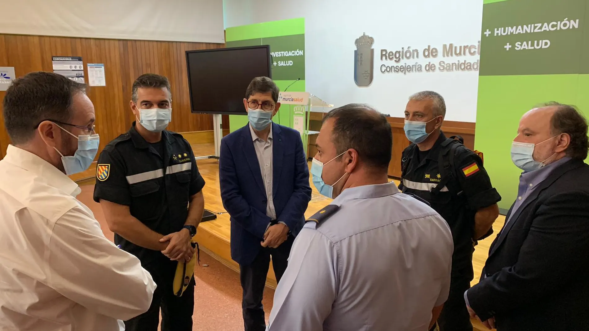 El consejero mantiene un encuentro con los mandos a cargo de estas tareas, a quienes ha agradecido su colaboración