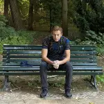 El opositor ruso Alexei Navalni ha colgado una foto suya sentado en un banco de Berlín tras recibir el alta hospitalaria
