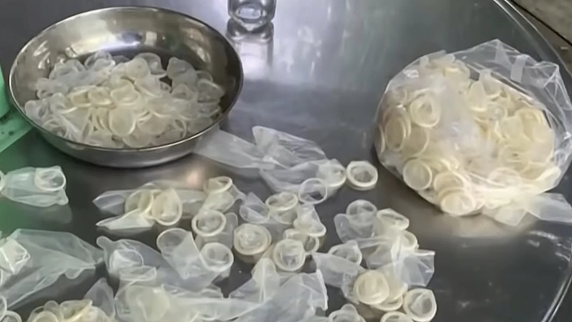Preservativos reciclados por una banda de delincuentes vietnamitas.