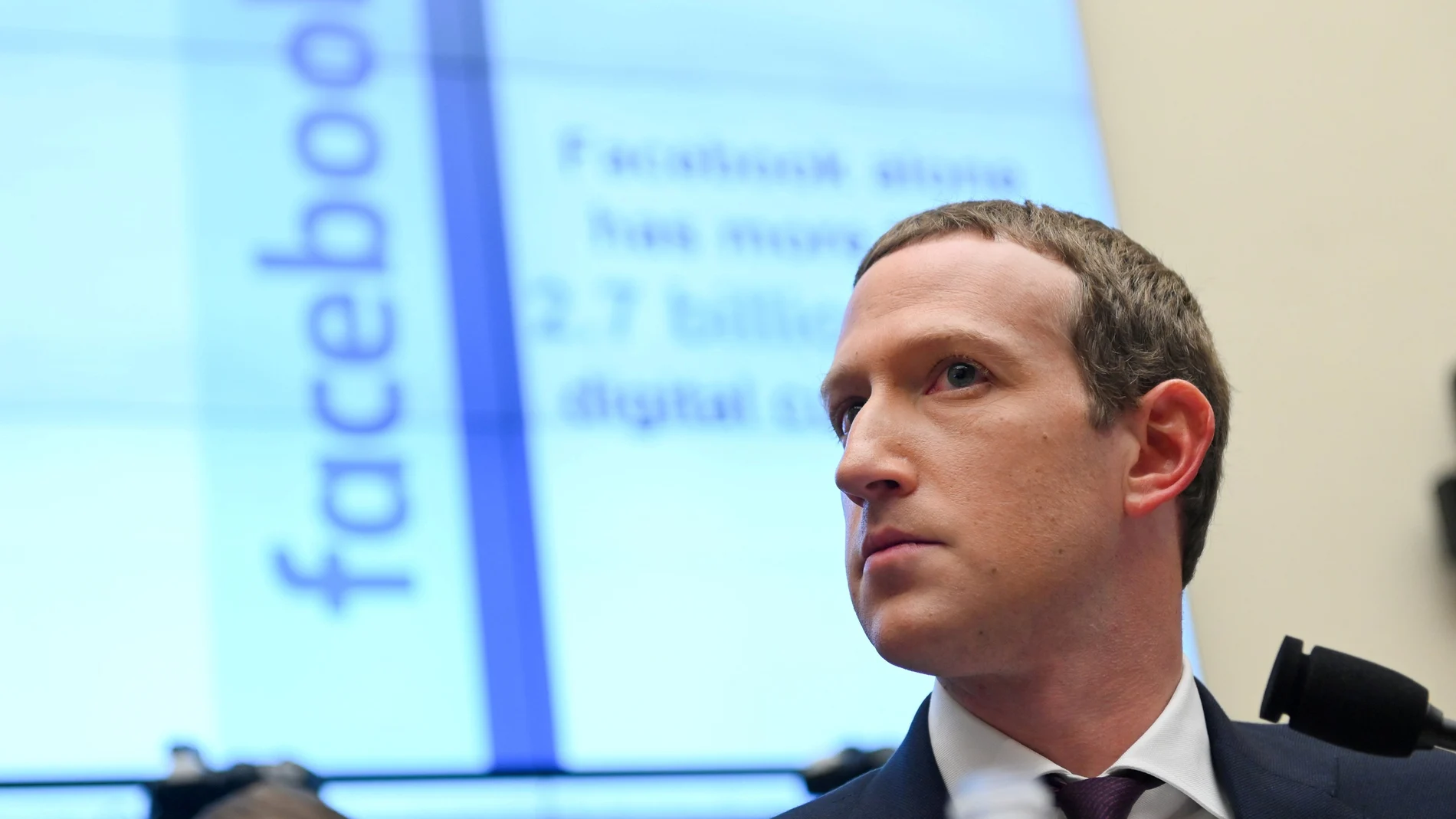 Zuckerberg se ve señalado en un libro que aborda los 5 años más turbulentos de Facebook
