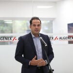 El vicepresidente de la Comunidad de Madrid, Ignacio Aguado, interviene durante la visita a las instalaciones de una nueva factoría de la empresa ALGENEX dedicada a la producción de vacunas
