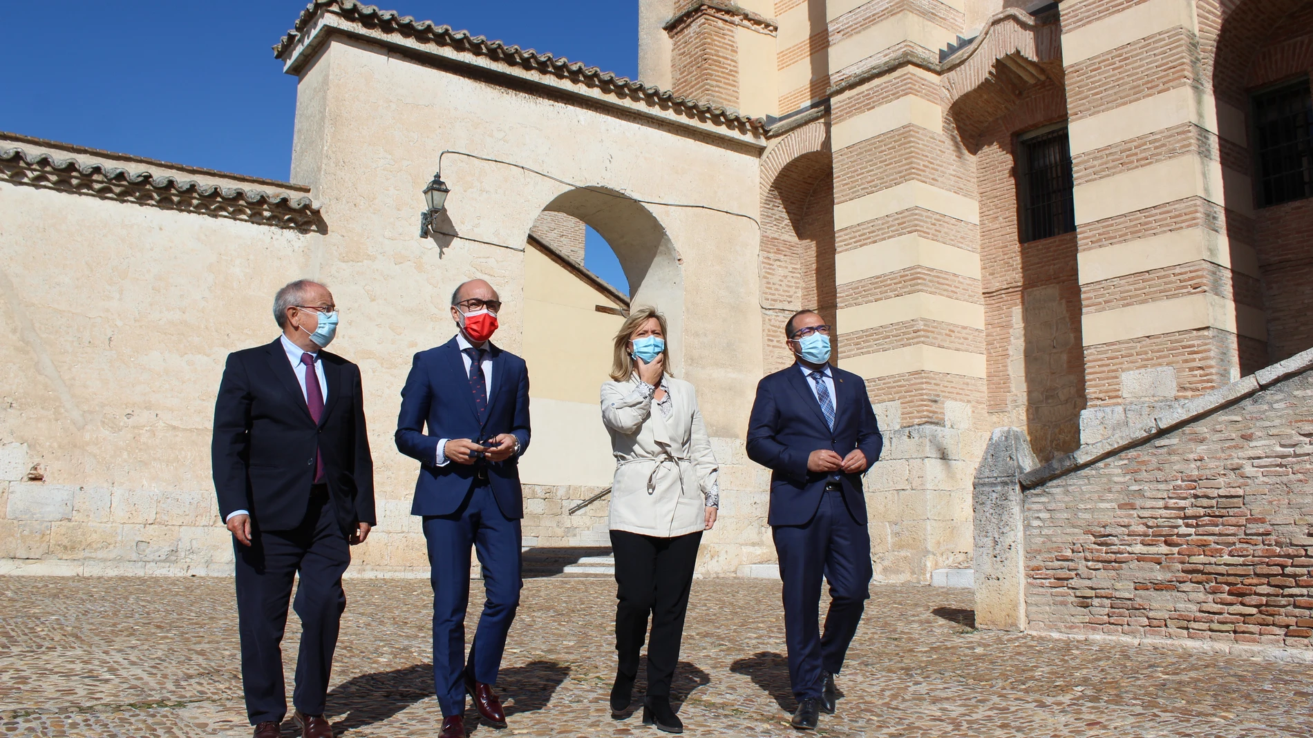 El consejero de Cultura y Turismo, Javier Ortega, y la presidenta de Patrimonio Nacional, Llanos Castellanos, se reúnen en Tordesillas