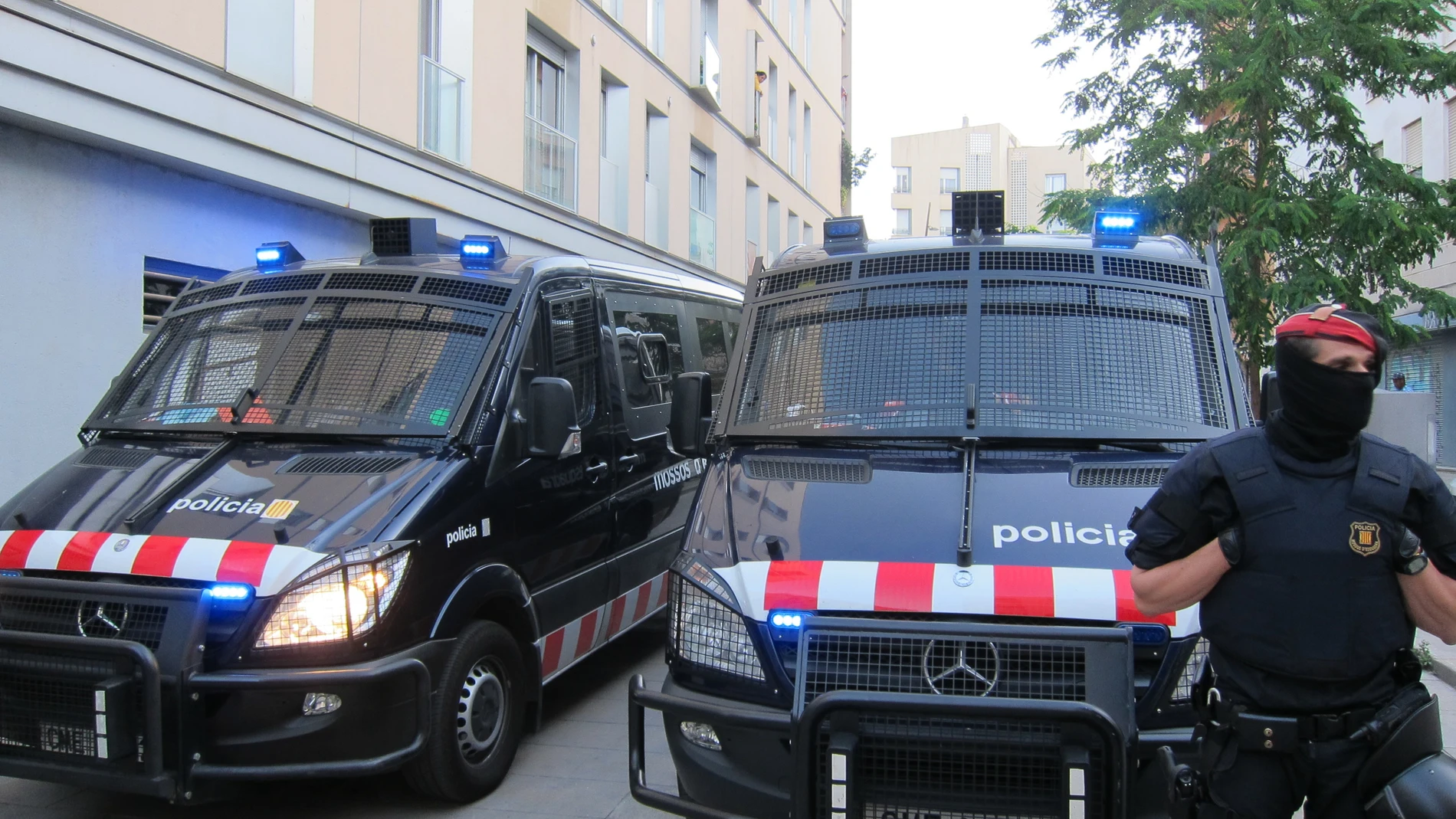 Hasta la fecha, la identificación númerica de cada mossos era prácticamente invisible