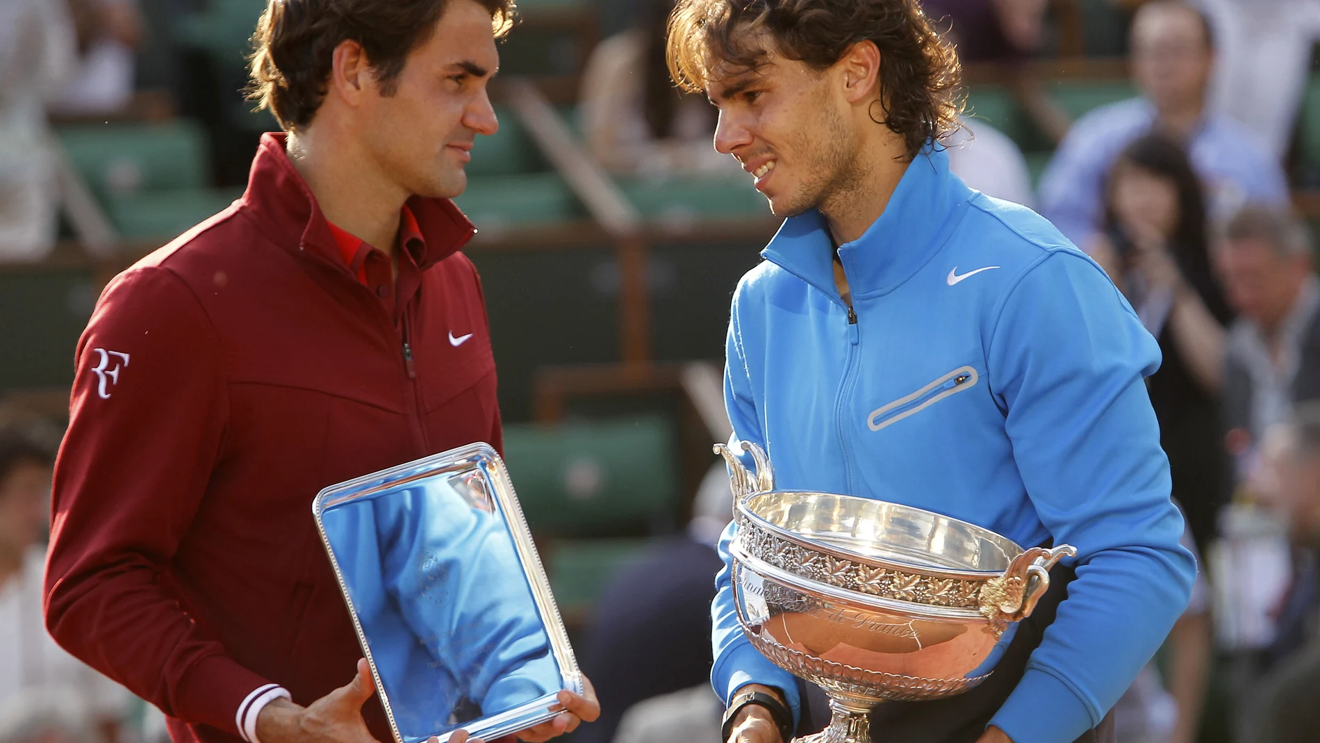 Federer y Nadal, tras una de las finales, la de 2011, que el español le ganó al suizo en Roland Garros