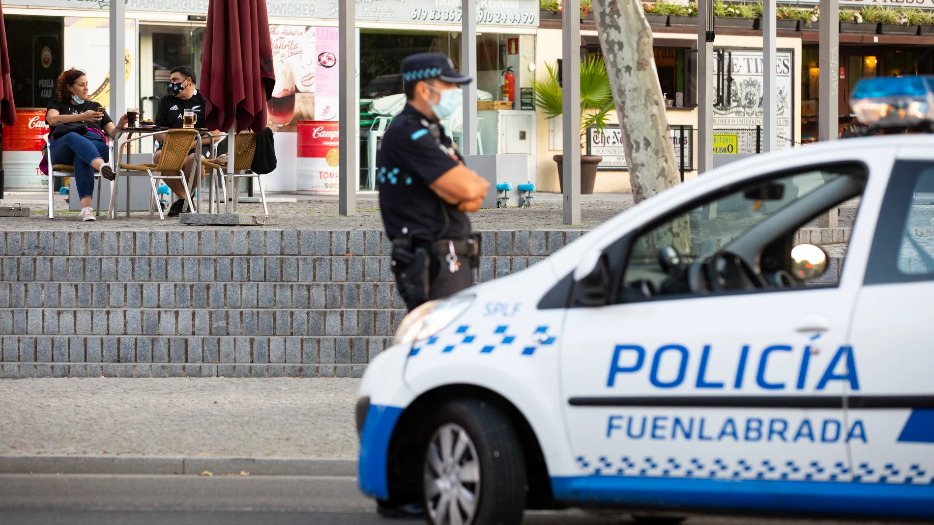 Un control de policía en la localidad madrileña de Fuenlabrada.