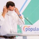 El presidente de la Junta de Andalucía, Juanma Moreno, durante su intervención en la clausura del Consejo de Alcaldes del PP andaluz
