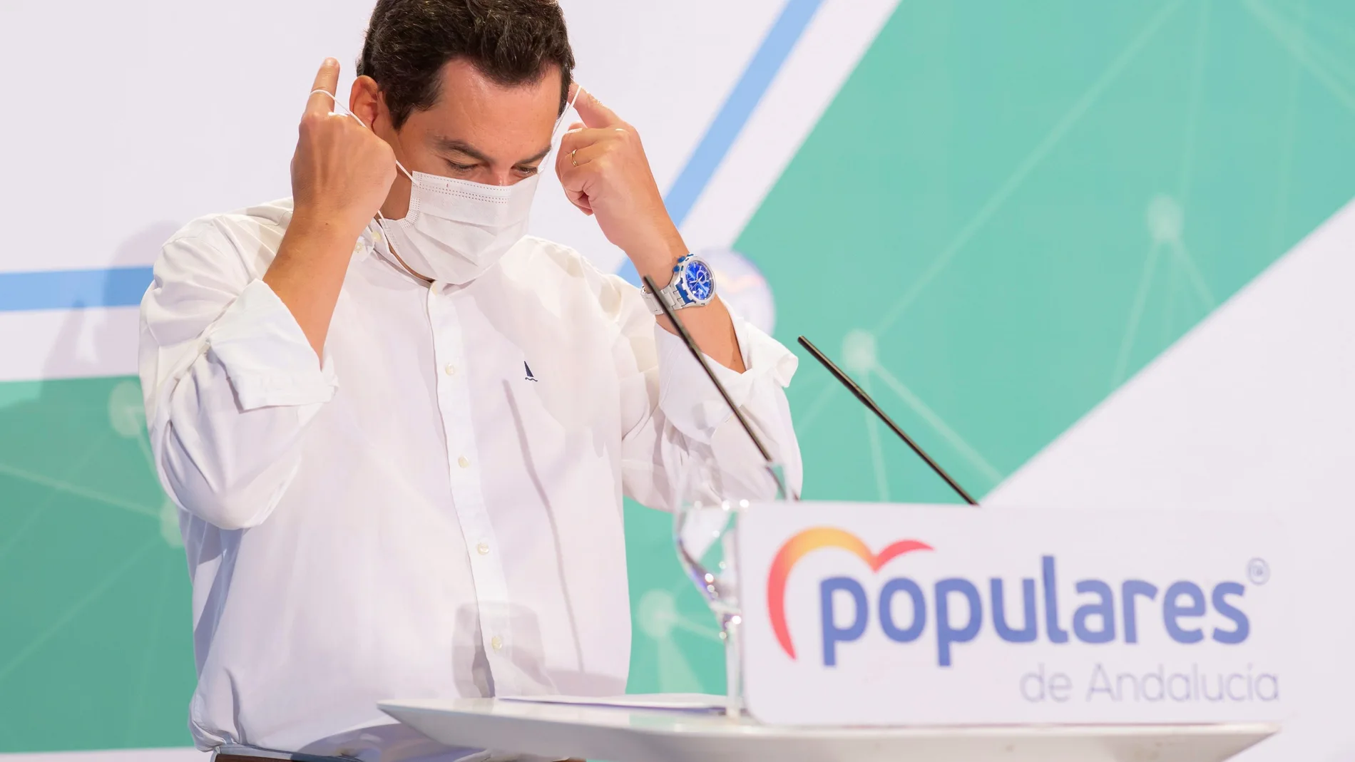 El presidente de la Junta de Andalucía, Juanma Moreno, durante su intervención en la clausura del Consejo de Alcaldes del PP andaluz