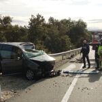 Estado de uno de los vehículos siniestrados en el accidente en la N-403 en Ávila
