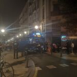 Un autobús y un turismo se han visto implicados en un accidente en el que han resultado arrollados varias personas en la terraza de un bar en Russafa (Valencia)