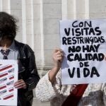 La Plataforma de afectados por la situación de las residencias de mayores durante una manifestación en Valladolid en los primeros meses de la pandemia