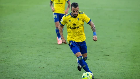 Álvaro Negredo con el Cádiz.