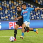 Hirving Lozano marca en el partido Nápoles-Genoa de la semana pasada