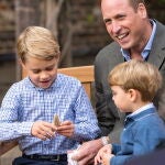 El príncipe Guillermo con dos de sus hijos: el príncipe George y el príncipe Luis