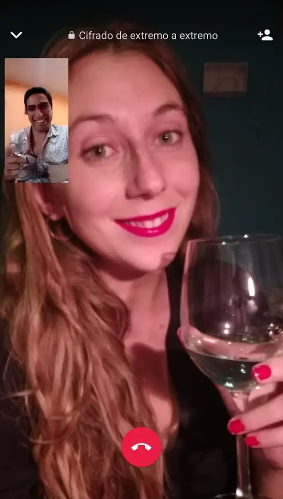 Sofía (Madrid) y Emanuel (Buenos Aires) se toman un vino virtual en la distancia