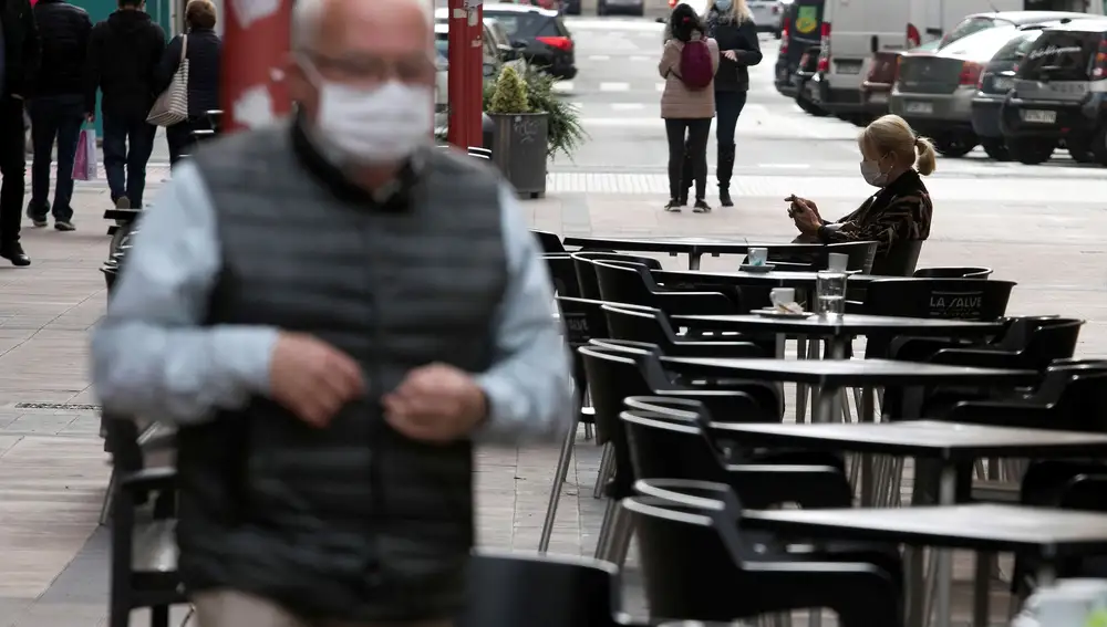 Varias personas caminan por las calles de la localidad burgalesa de Miranda de Ebro