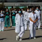 Imagen de archivo de un grupo de enfermeras manifestándose en el exterior del hospital La Paz en Madrid